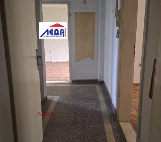 Eladó  2 hálószobás Pleven , 9-ti kvartal , 100 négyzetméter | 63540590 - kép [2]