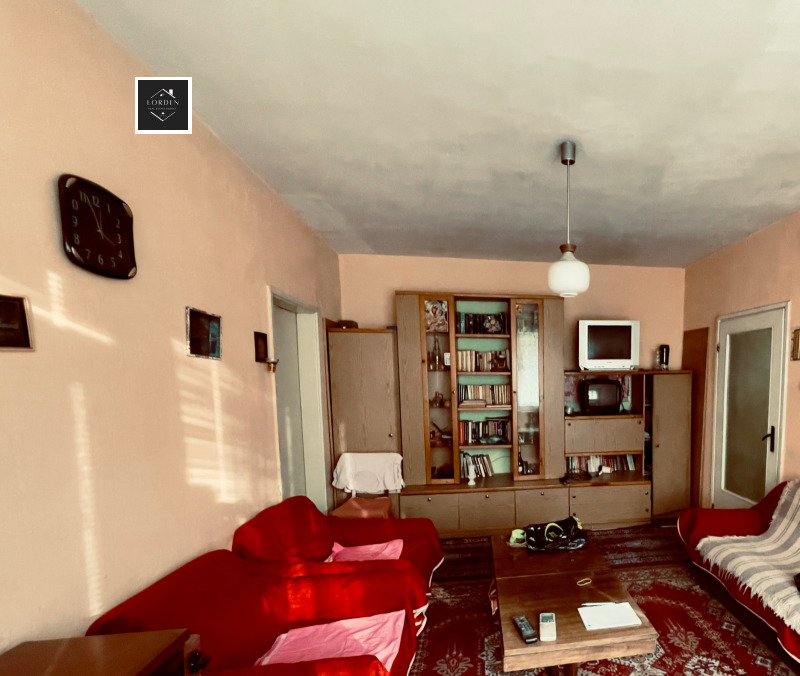 Продава 2-СТАЕН, гр. Пазарджик, Идеален център