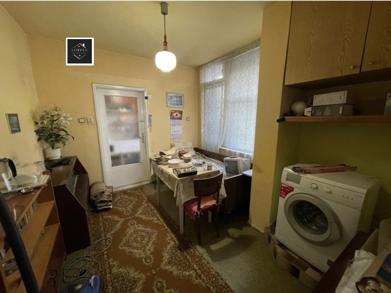 Продава 2-СТАЕН, град Пазарджик, Идеален център • 79800 € / 156075.23 лв. • 55628343 1