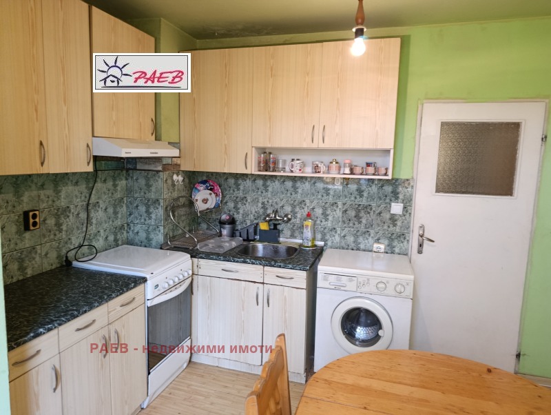 Продава 2-СТАЕН в град Русе, Чародейка - Юг - 67 кв.м / 69 900 € » 136 712.52 лв., РАЕВ - недвижими имоти