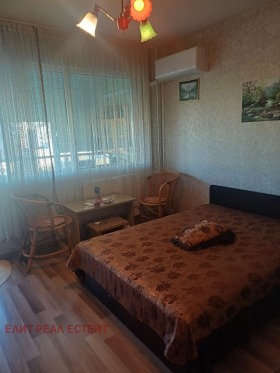 2 Schlafzimmer Nadeschda 3, Sofia 11