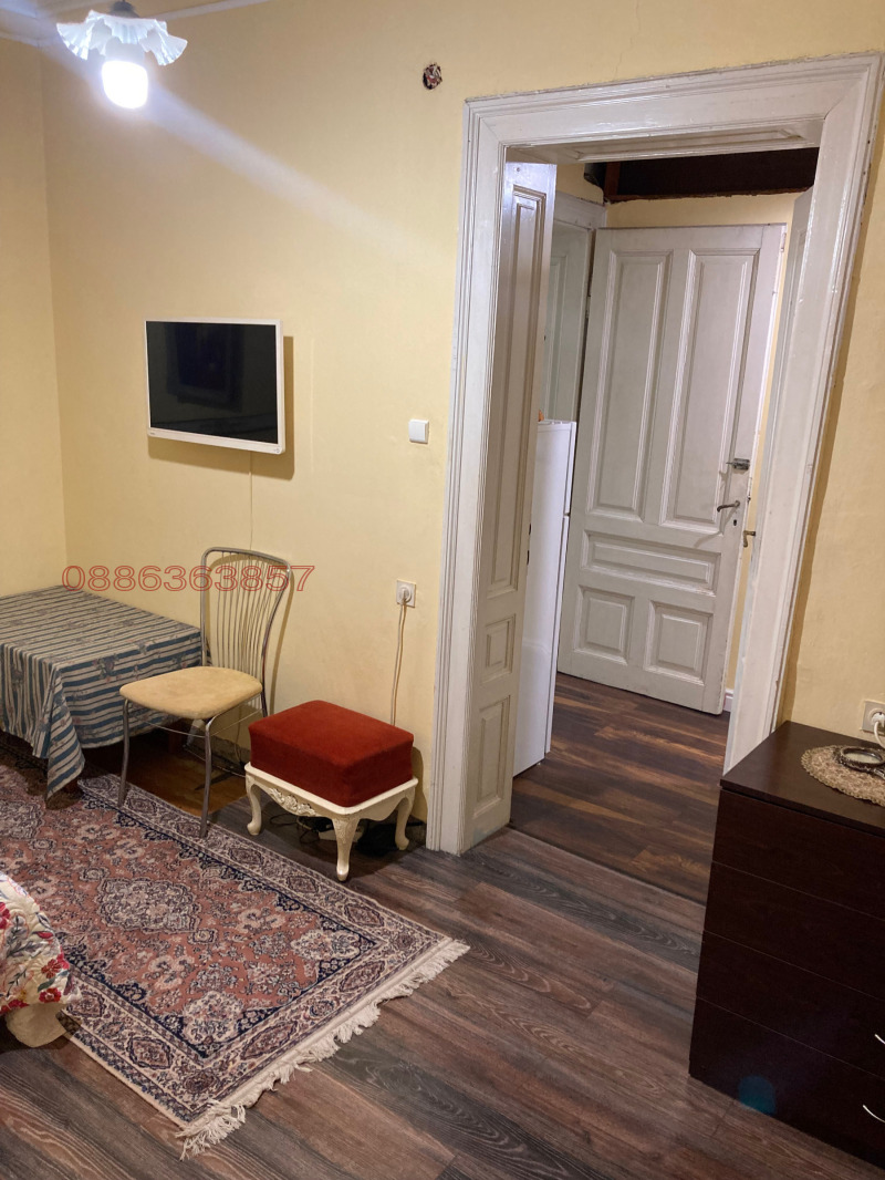 Продава ЕТАЖ ОТ КЪЩА, гр. Русе, Център, снимка 8 - Етаж от къща - 52779657