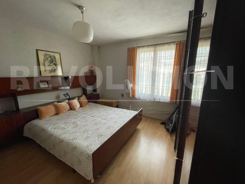 Продава КЪЩА, гр. София, с. Войнеговци, снимка 2 - Къщи - 53382236