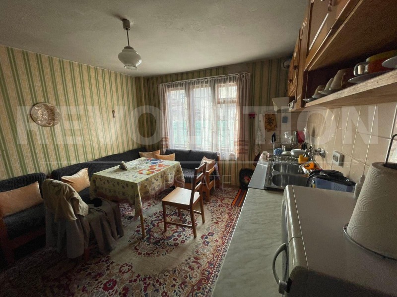 Продава КЪЩА, гр. София, с. Войнеговци, снимка 3 - Къщи - 53382236