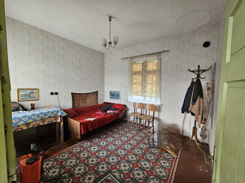 Продава КЪЩА в област Шумен, гр. Смядово - 120 кв.м / 30 677.51 € » 60 000 лв., ЕР/ЕН