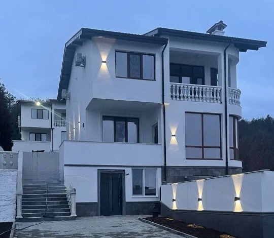 Продава  Къща, област Добрич, с. Оброчище •  375 000 EUR • ID 55685575 — holmes.bg - [1] 