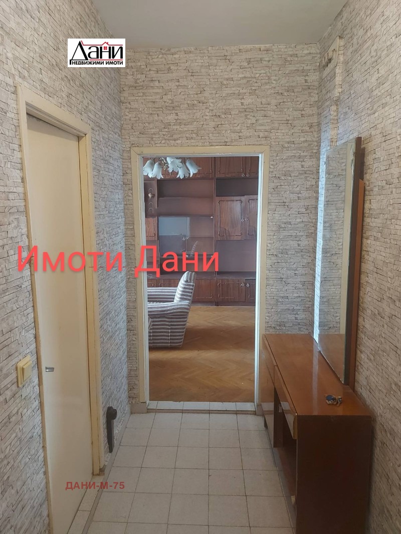 Продава  2-стаен град Шумен , Тракия , 63 кв.м | 72966345