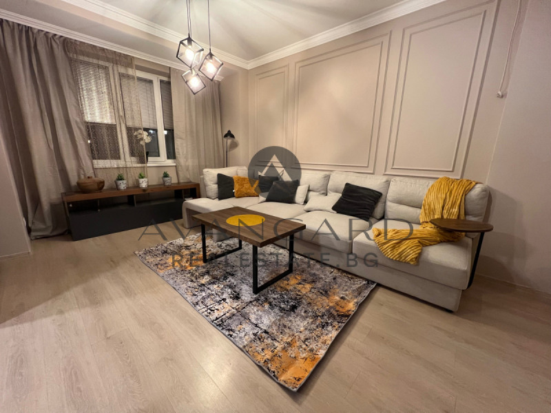 De vânzare  2 dormitoare Plovdiv , Țentâr , 130 mp | 84478758