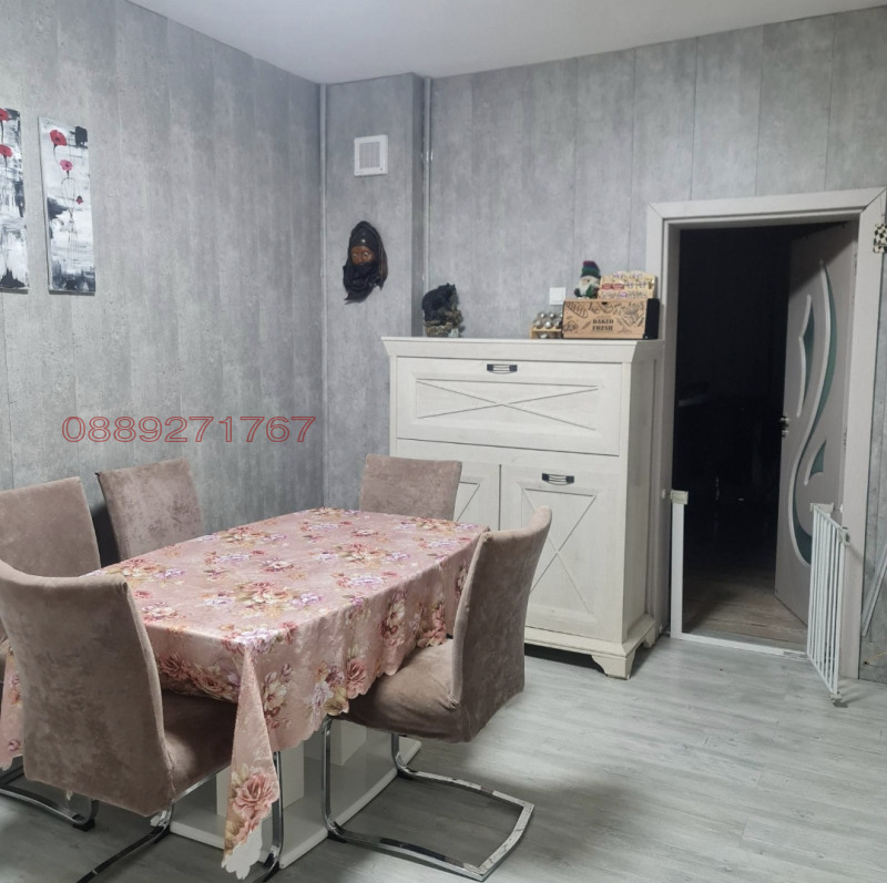 Продава ЕТАЖ ОТ КЪЩА, гр. София, Бенковски, снимка 3 - Етаж от къща - 48226451