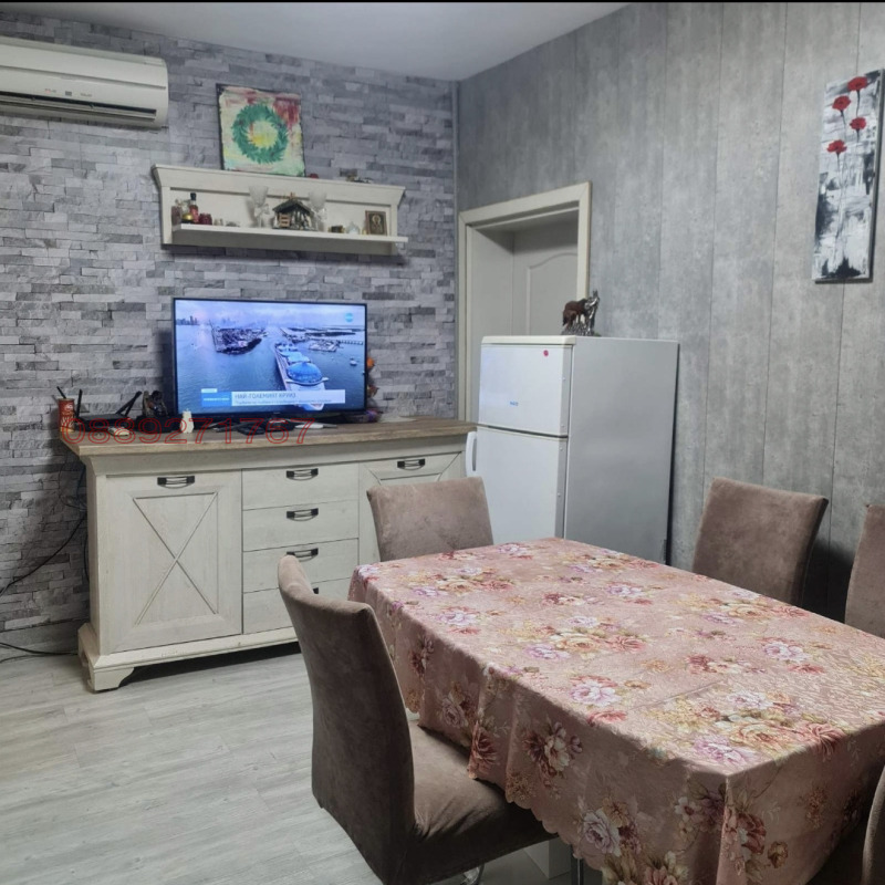 Продава ЕТАЖ ОТ КЪЩА, гр. София, Бенковски, снимка 2 - Етаж от къща - 48226451