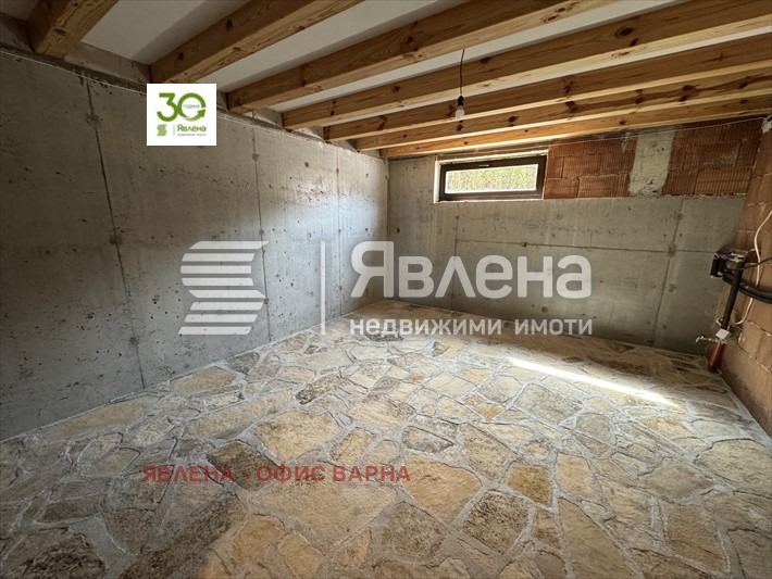 Продава КЪЩА, с. Средни колиби, област Велико Търново, снимка 15 - Къщи - 55906297