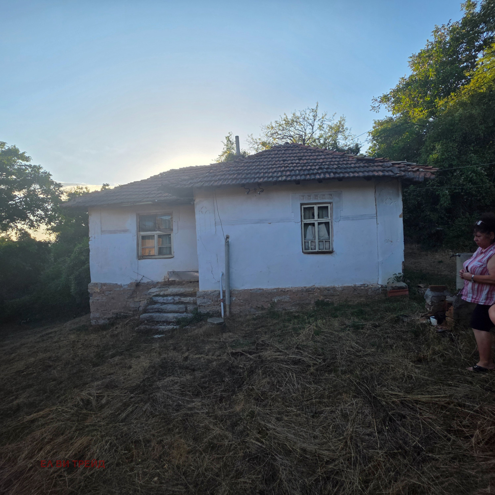 Продава КЪЩА, с. Равна, област София област