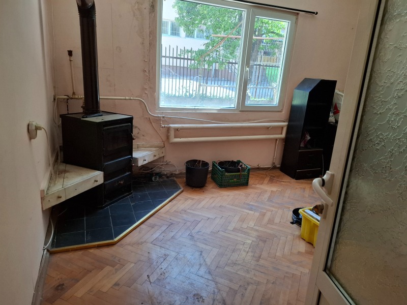Продава  Етаж от къща град София , Красно село , 70 кв.м | 56137885 - изображение [2]