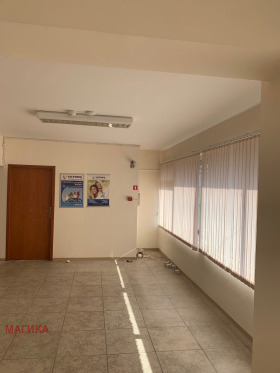 Продажба на офиси в област Хасково - изображение 1 