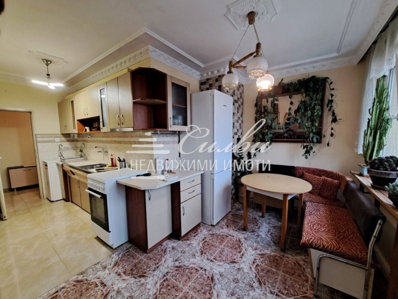 Продава 3-СТАЕН, гр. Шумен, Пазара, снимка 2 - Апартаменти - 52602336