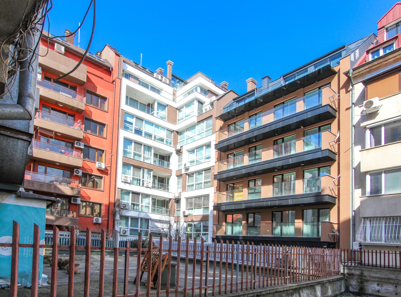 Продава ГАРАЖ, ПАРКОМЯСТО, гр. София, Оборище, снимка 5 - Гаражи и паркоместа - 54320268