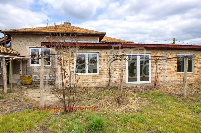Продава КЪЩА в област Шумен, с. Мараш - 128 кв.м / 119 000 € » 232 743.77 лв., БЪЛГЕРИАН ПРОПЕРТИС