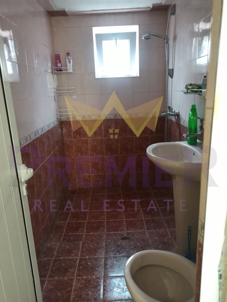 Продава КЪЩА, с. Батово, област Добрич, снимка 12 - Къщи - 52398916