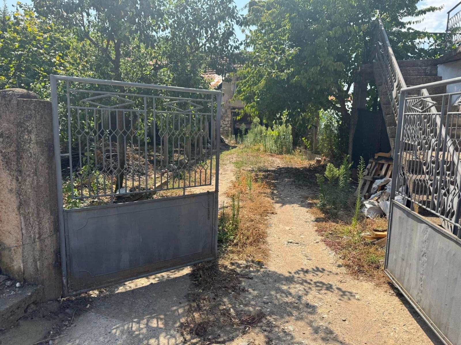 Продава ЕТАЖ ОТ КЪЩА, гр. Монтана, Мала Кутловица, снимка 3 - Етаж от къща - 53797598