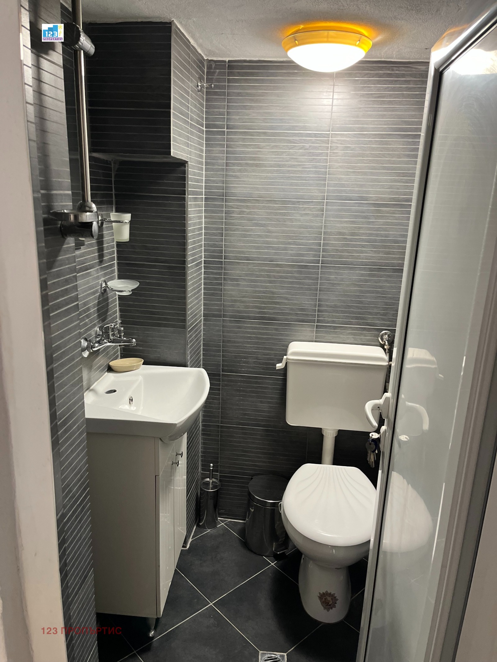 Продава ЕТАЖ ОТ КЪЩА, гр. Кюстендил, Център, снимка 9 - Етаж от къща - 54350975