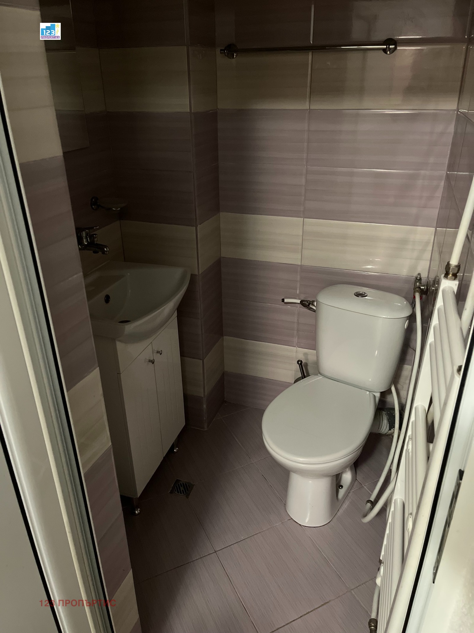 Продава ЕТАЖ ОТ КЪЩА, гр. Кюстендил, Център, снимка 2 - Етаж от къща - 54350975