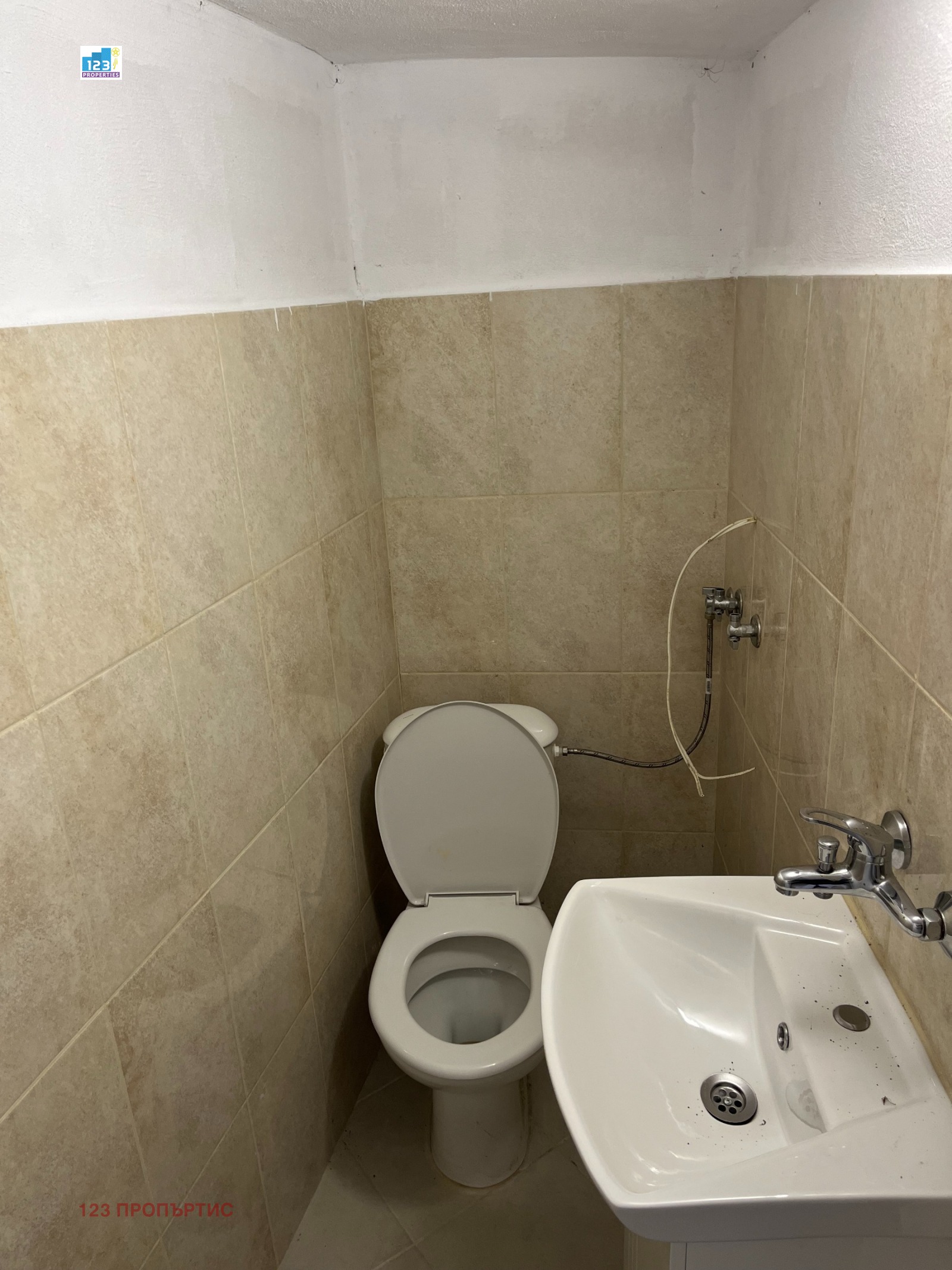 Продава ЕТАЖ ОТ КЪЩА, гр. Кюстендил, Център, снимка 16 - Етаж от къща - 54350975