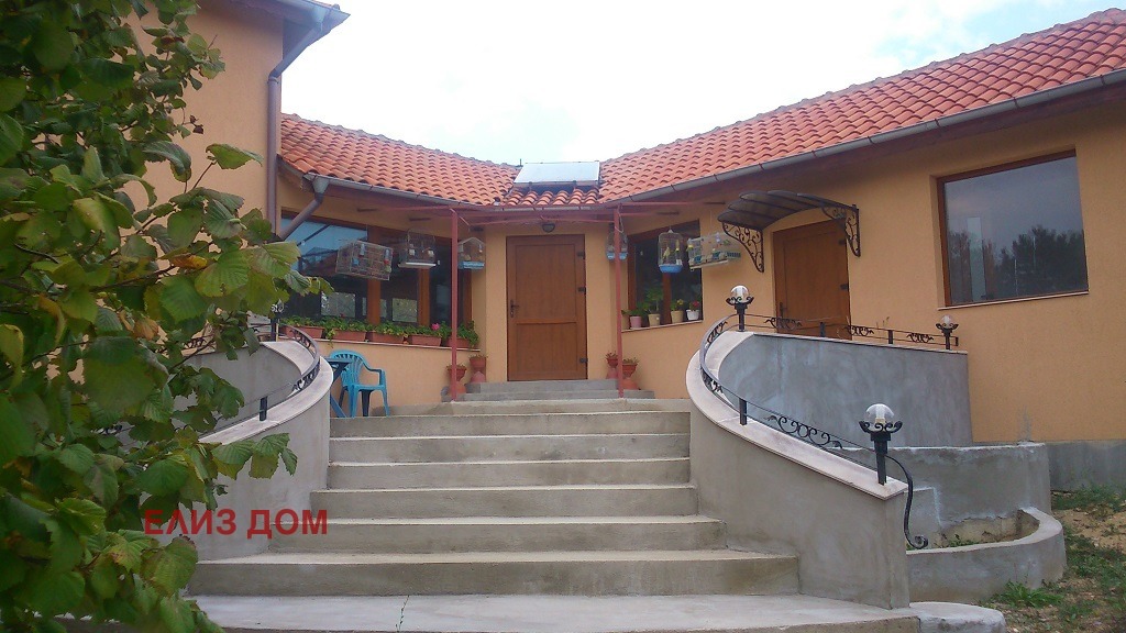 Продава КЪЩА, гр. Варна, м-т Горна Трака