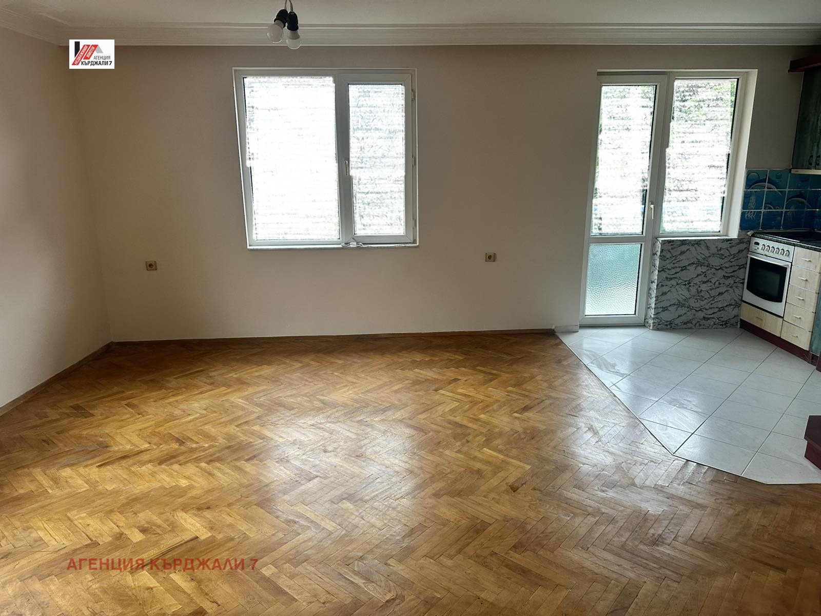 Продава МНОГОСТАЕН, гр. Кърджали, Център, снимка 2 - Апартаменти - 54735027