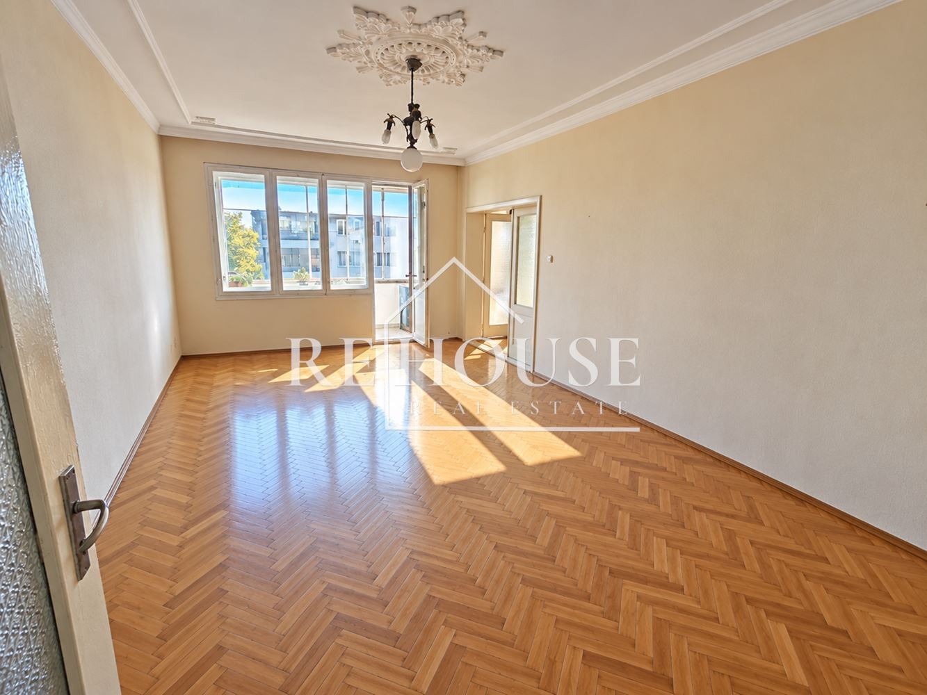 Продава  3-стаен град Варна , Зимно кино Тракия , 105 кв.м | 36380456