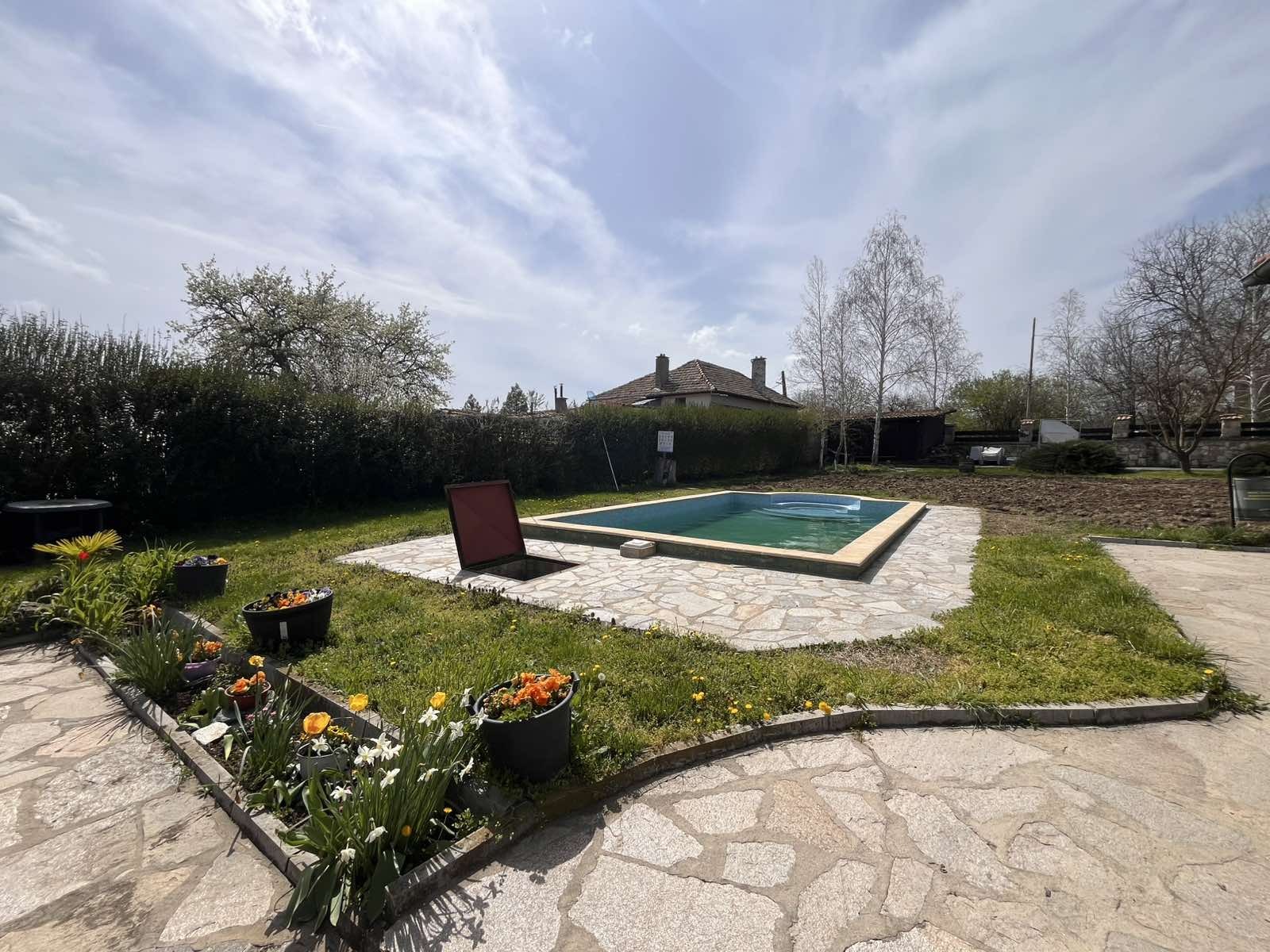 Продава КЪЩА, с. Мадара, област Шумен, снимка 2 - Къщи - 54217798