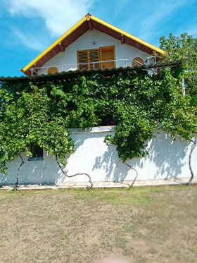 Huis v.z. Lipaka, Ruse 3