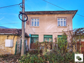 Huis Jantra, regio Gabrovo 1