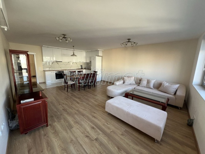 In vendita  2 camere da letto Varna , Operata , 145 mq | 83050337
