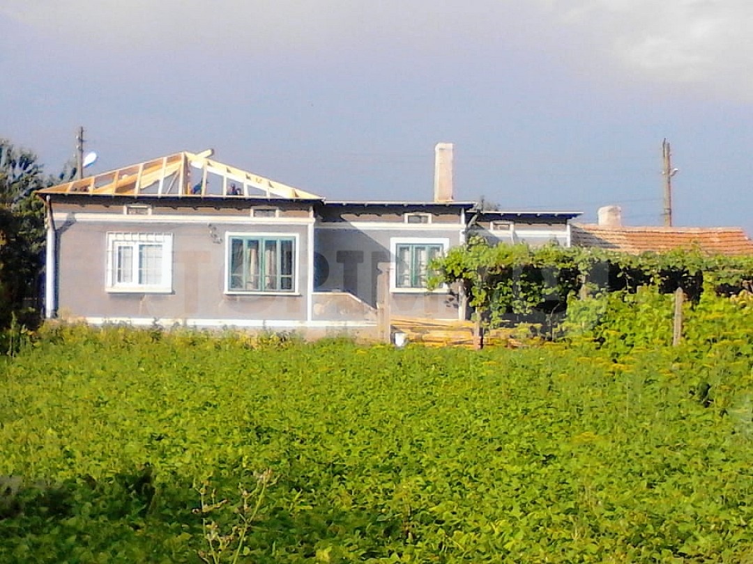 Продава КЪЩА, с. Соколово, област Добрич, снимка 2 - Къщи - 46136005