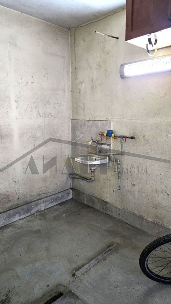 Продава ГАРАЖ, ПАРКОМЯСТО, гр. Велико Търново, Център, снимка 4 - Гаражи и паркоместа - 52383080