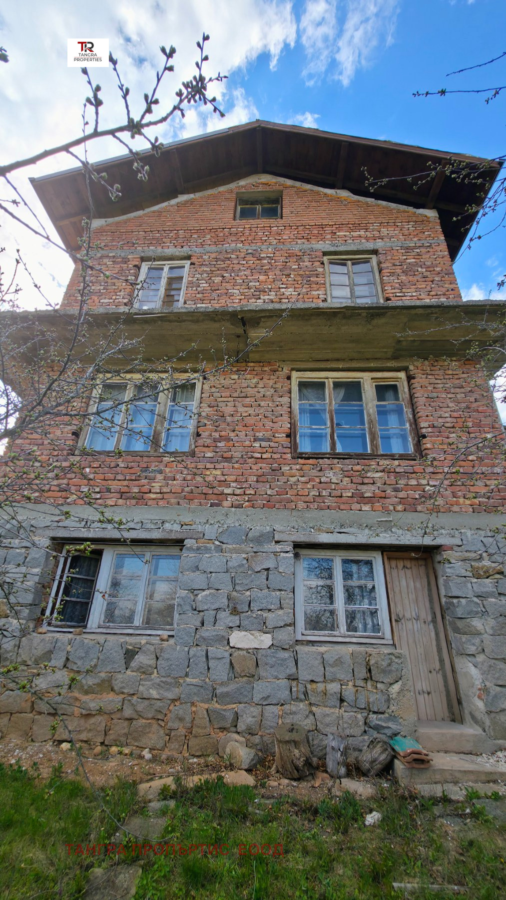 Продава КЪЩА, с. Лобош, област Перник