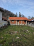 Продава КЪЩА, с. Орешак, област Ловеч, снимка 1