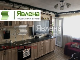 3-стаен град Бургас, Зорница 1