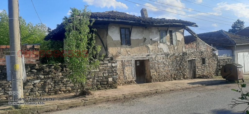 Продава КЪЩА, гр. Дебелец, област Велико Търново