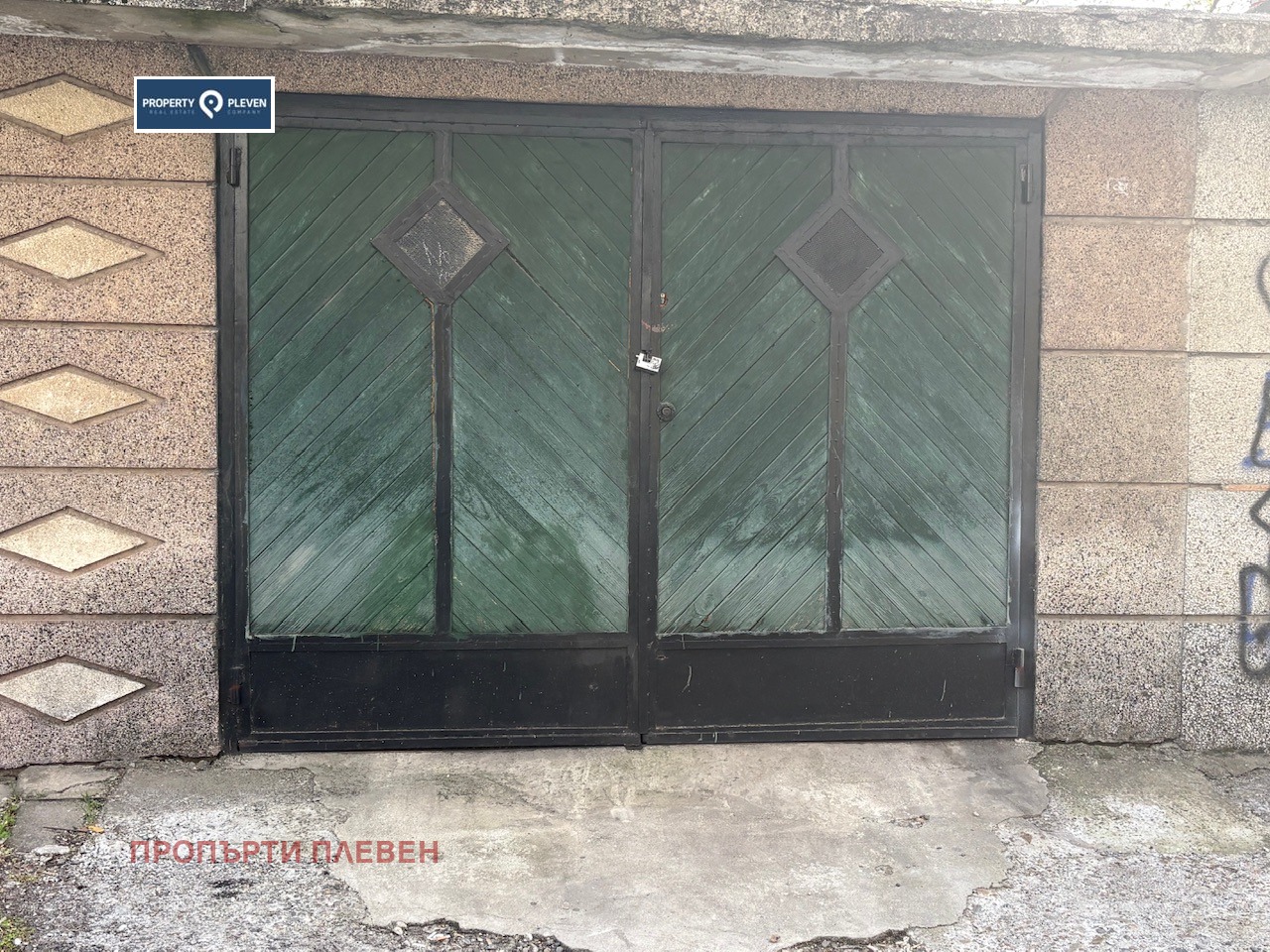 Продава ГАРАЖ, ПАРКОМЯСТО, гр. Плевен, Широк център