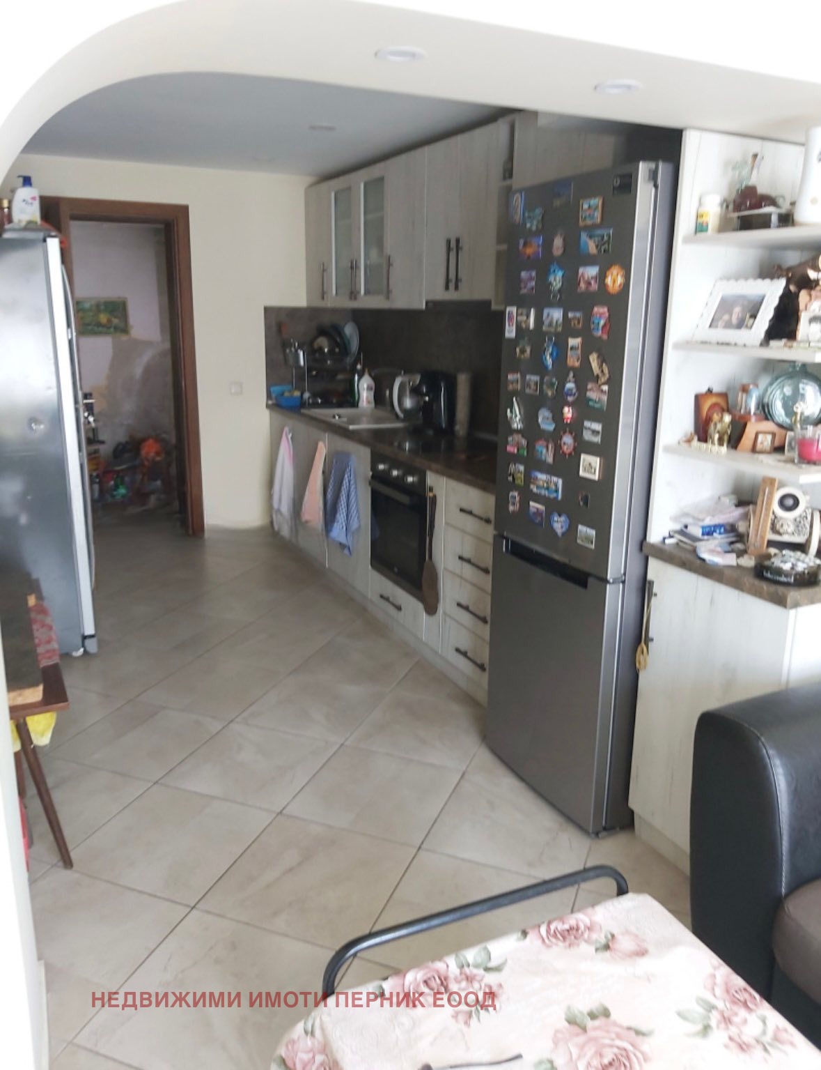 Продава КЪЩА, гр. Перник, Куциян, снимка 2 - Къщи - 54423042