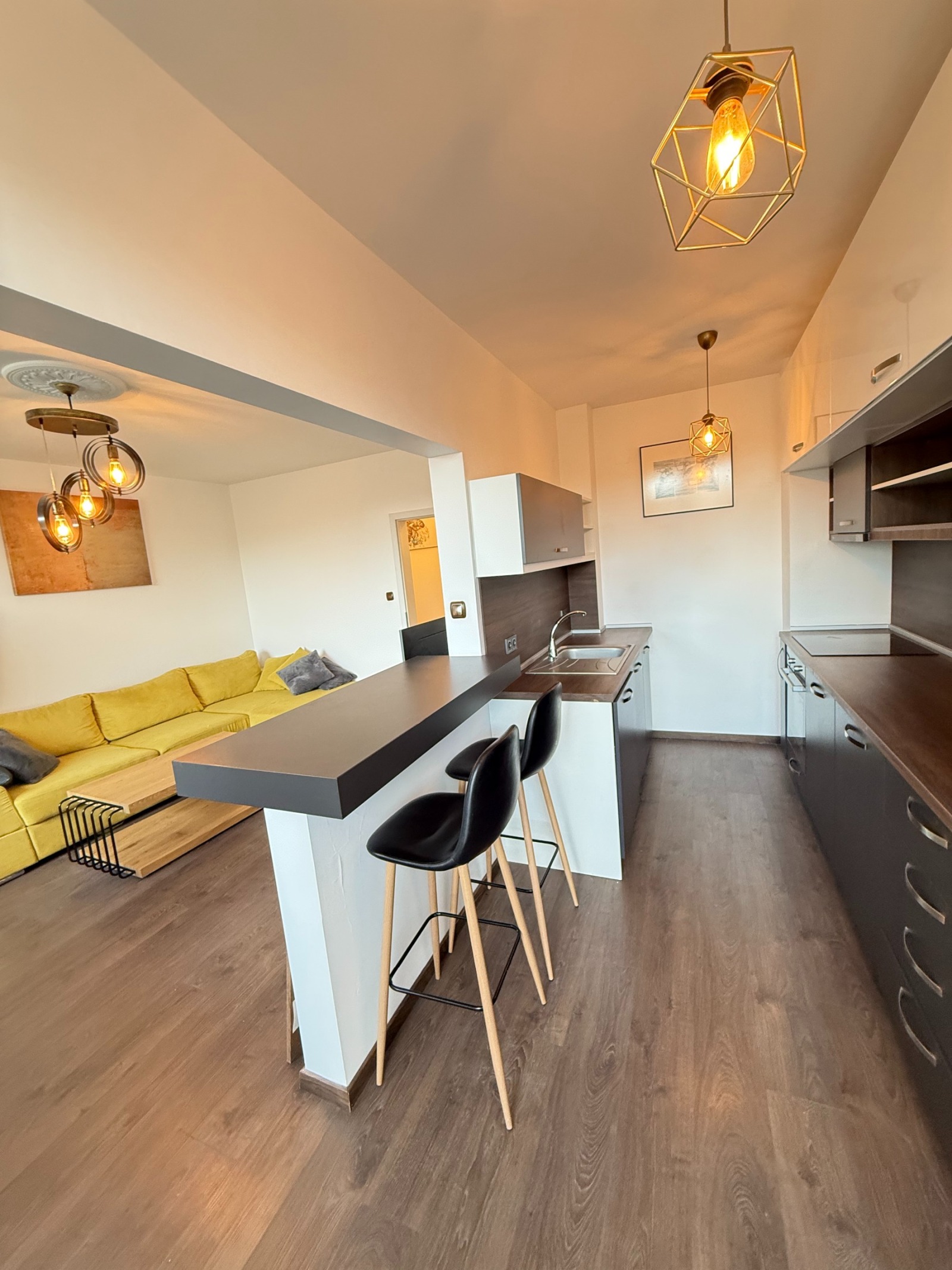 Продава 2-СТАЕН, гр. София, Гоце Делчев