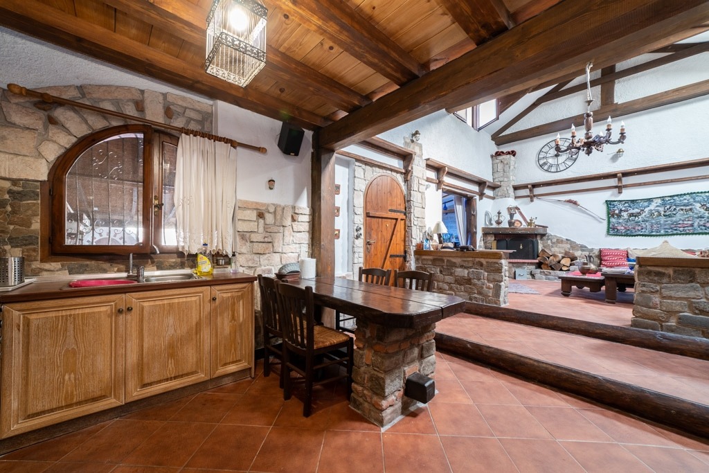 Продава КЪЩА, гр. Велико Търново, Център, снимка 7 - Къщи - 55120880