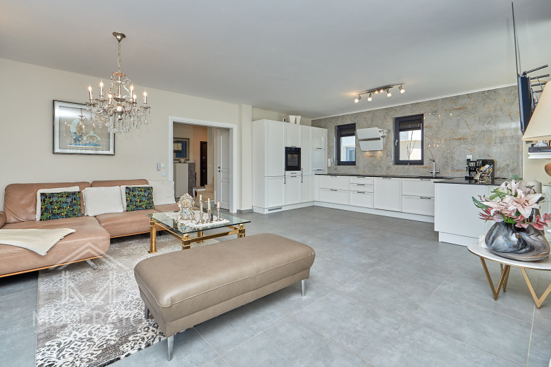 Продава КЪЩА в град Бургас, Сарафово - 255 кв.м / 619 800 € » 1 212 223.43 лв., МОДЕРАТО