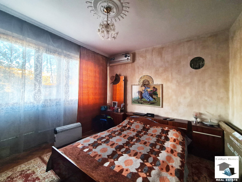 Продава 4-СТАЕН, гр. Велико Търново, Бузлуджа, снимка 3 - Aпартаменти - 48399504