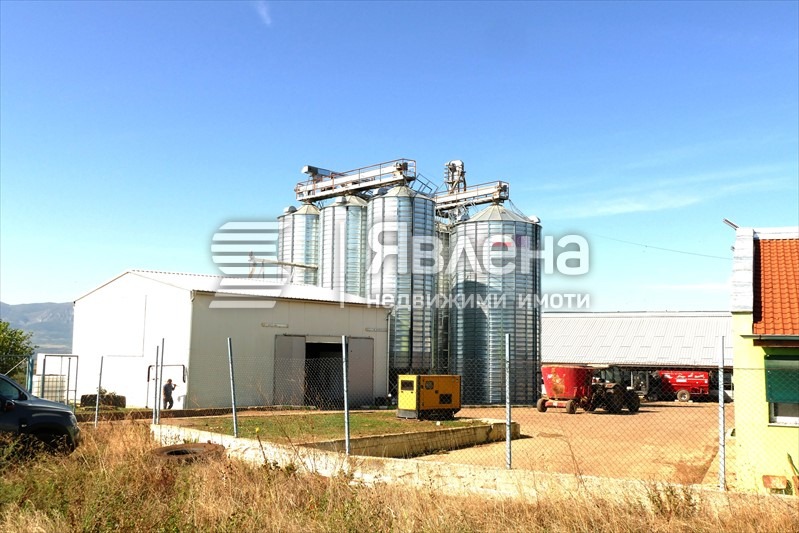 Till salu  Industribyggnad region Vratsa , Gorna Kremena , 11950 kvm | 50927705 - bild [2]