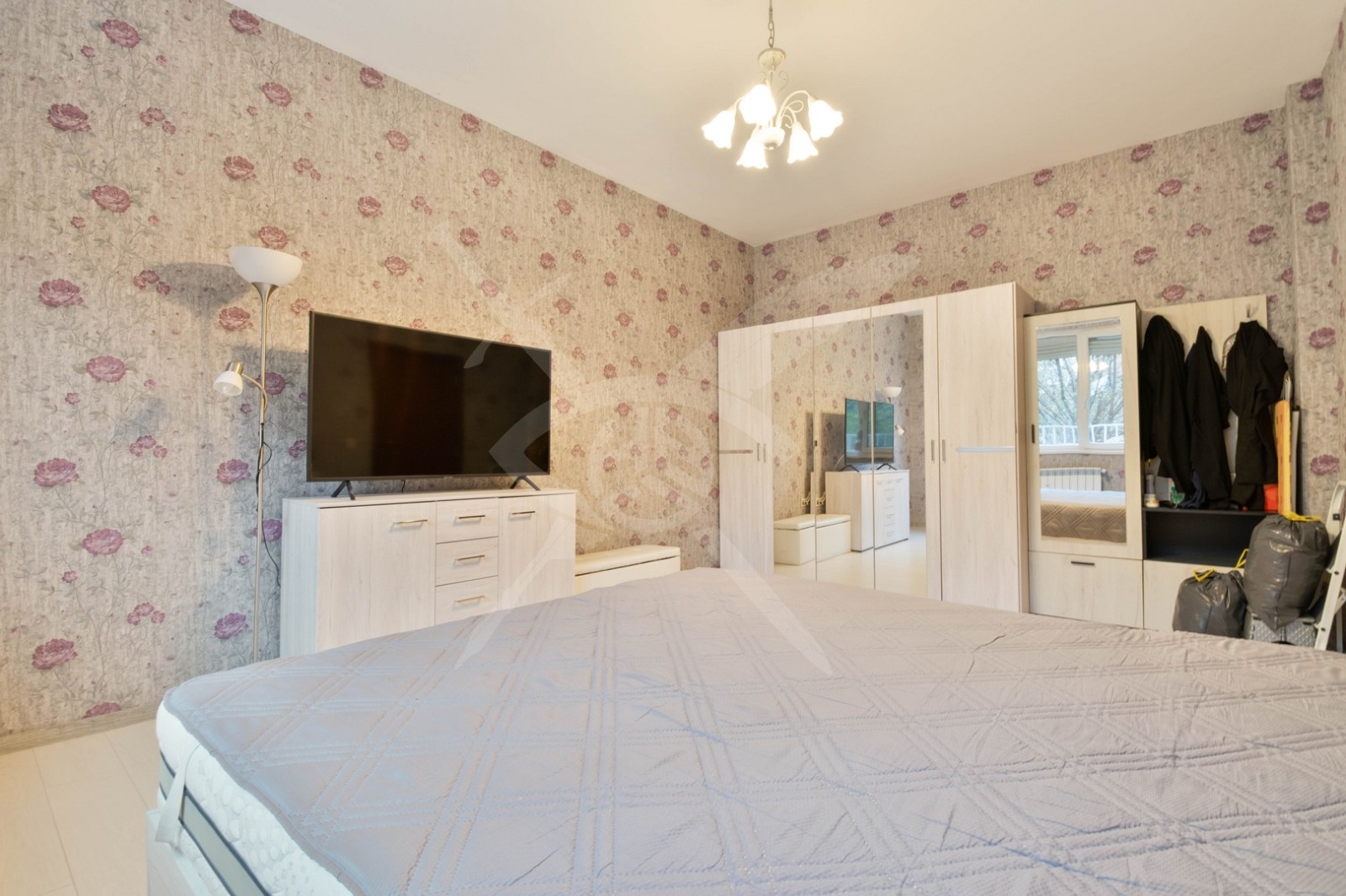 Продава МНОГОСТАЕН, гр. София, Център, снимка 2 - Апартаменти - 54064855