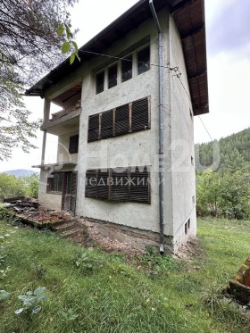 Casa Lukovo, região Sófia 1