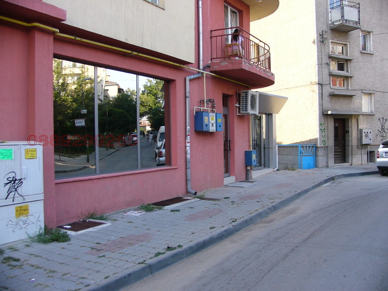 Продава МАГАЗИН, гр. Велико Търново, Център, снимка 2 - Магазини - 52780846