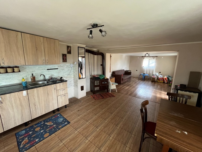 Продава ВИЛА, гр. Казанлък, област Стара Загора, снимка 4 - Вили - 52236819